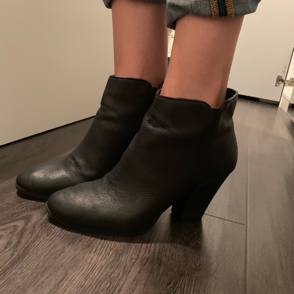 Black leather ankle booties with 3.5 heel - Picture 6 of 6